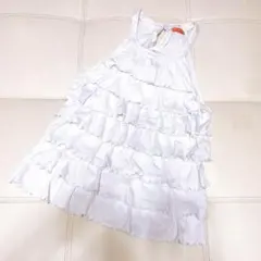 45. フリル付きホワイトタンクトップ