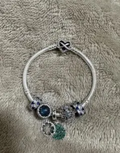 Pandoraブレスレットとチャームセット
