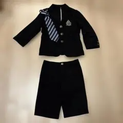 黒色スーツ・ショートパンツ・ネクタイの3点セット