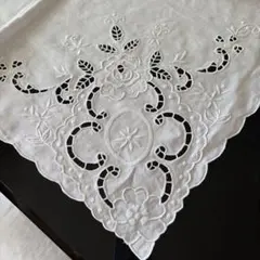 ヴィンテージハンド刺繍 テーブルクロス リボン花柄 レース縁 - メルカリ