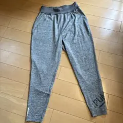PUMA グレー ジョガーパンツ