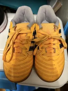 adidas スニーカー
