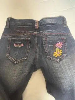 花柄刺繍ダークブルーブーツカットデニム