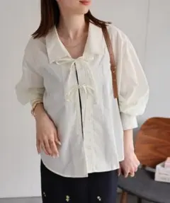 美品 sakishimatokyo リボン付き ブラウス　白のサムネイル
