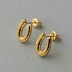 ete ホースシューゴールドピアス 両耳 馬蹄 - メルカリ