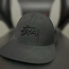 Stüssy ブラック キャップ スナップバック【海外限定】