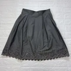【美品】フォクシーニューヨーク カットワーク刺繍スカート グレー スカラップのサムネイル