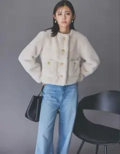 新品タ 金釦クロップドファージャケットMila Owen
