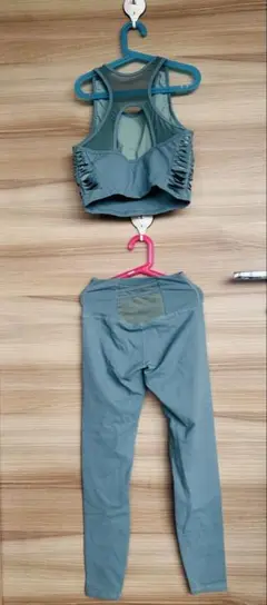 グリーン ヨガウェア ブラトップとレギンス セット L