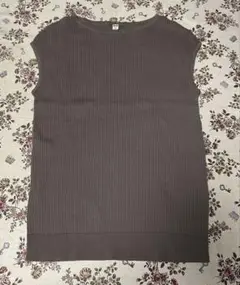 ユニクロ　ノースリーブニット