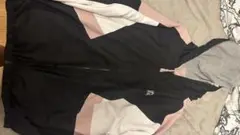 スポーティー フード付きパーカー 黒 ピンク