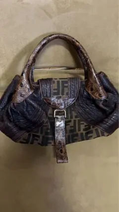 Fendi 最注目のスパイバッグ 希少 ズッカ柄✕ 亀甲片押し - メルカリ