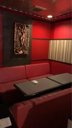 ピンクソファーとテーブルどちらかでも可能