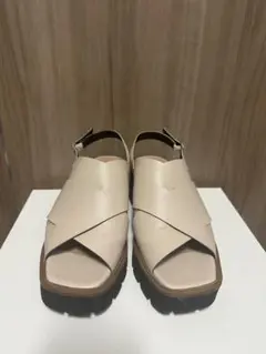 ベージュ クロスストラップ 厚底サンダル