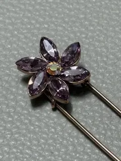紫色花デザインブローチ