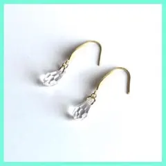 ハンドメイドピアス　スワロフスキー　クリスタル　シズク　1粒　ゴールド