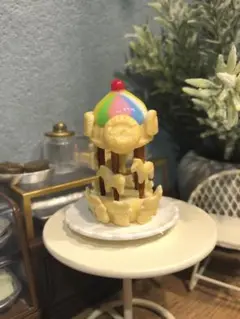 【ハンドメイド】ミニチュアスイーツ　ミニチュアお菓子のメリーゴーランド　ロータス