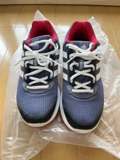 アディダス　シューズ　レディースウェアadidascloudfoam