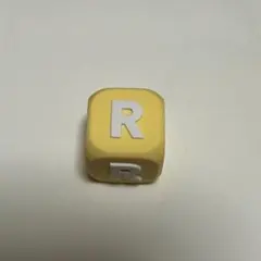 casetify チャームキューブ　R