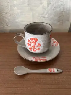 手描き陶器製カップ・ソーサー・スプーンセット