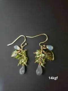 非加熱ゾイサイトと天然石 葉っぱモチーフピアス