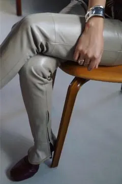 fumika uchida レザーパンツ GREYBEIGE 36のサムネイル