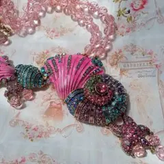 見直しセール！ビンテージ風大きな 貝殻ネックレス　ピンクマルチカラー　1点のみ