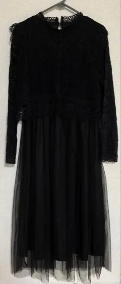 黒のレースとチュールのワンピース