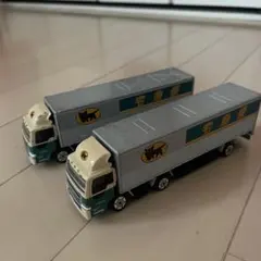 非売品 ヤマト運輸　大型トラック 10t車　B8010号車 ミニカー 2台セットのサムネイル