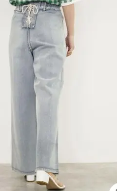 kitir 裾スリット後ろレースアップデニムパンツ　ケミカルウォッシュ　サイズＭのサムネイル