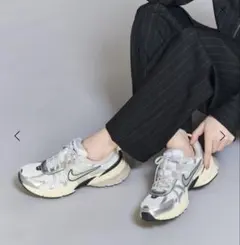 NIKE ウィメンズV2K RUN スニーカー