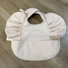 フリル付き淡いピンクお食事エプロン