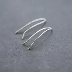 耳に沿う、華奢ラインピアス 痛くない・軽い・大人シンプル 右耳用 片耳ピアス