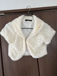 ホワイトファーケープ　結婚式　お呼ばれ