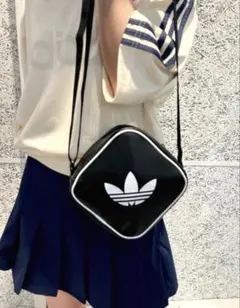 新品 adidas アディダスオリジナルスダイヤモンドバッグ ロゴ入りポシェット