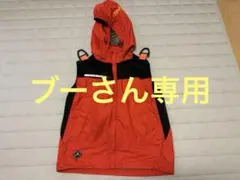 【Sサイズ女性着用】BURTLE 空調服 フード付きベスト レッド ブラックのサムネイル