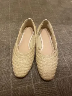 ZARAベージュ フラットシューズ