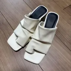 gu サムループ サンダル　ナチュラル　Mサイズ　23.5cmのサムネイル