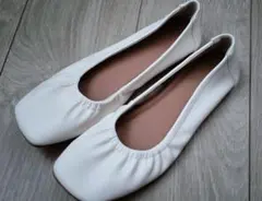 ホワイト フラットシューズ