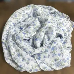 スカーフ　花柄　ブルー系　シフォン　ユニクロのサムネイル