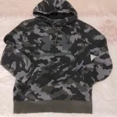 Under Armour 迷彩柄 フード付きパーカー S