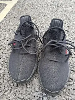 Yeezy Boost 350 V2 ブラック レッド刺繍