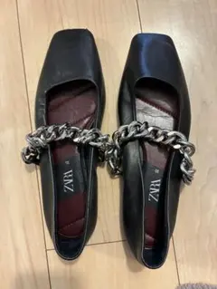 ZARA ブラック フラットシューズ チェーン付き