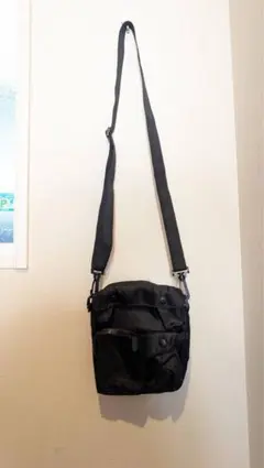ブラックナイロンショルダーバッグ