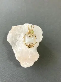 ホワイトムーンストーン・スクエア☆ワイヤーラッピング