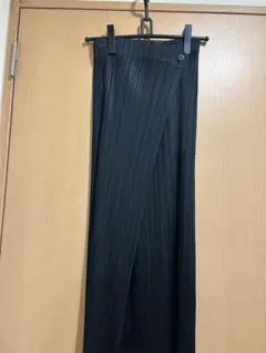 ⭐️プリーツプリーズ黒巻きスカート風未着用極美品⭐️のサムネイル