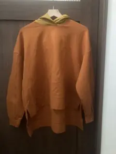 フード付きトレーナー