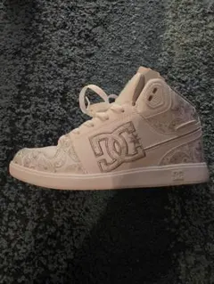 週末限定値下げ！DC SHOES ハイカットスニーカー ペイズリー柄 ホワイト