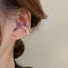 Pearl ear cuff, gold, Korean style, elegant, sophisticated, cute for adults.