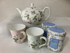 ウェッジウッド　ワイルドストロベリー ティーポット マグカップペア オマケ缶付き